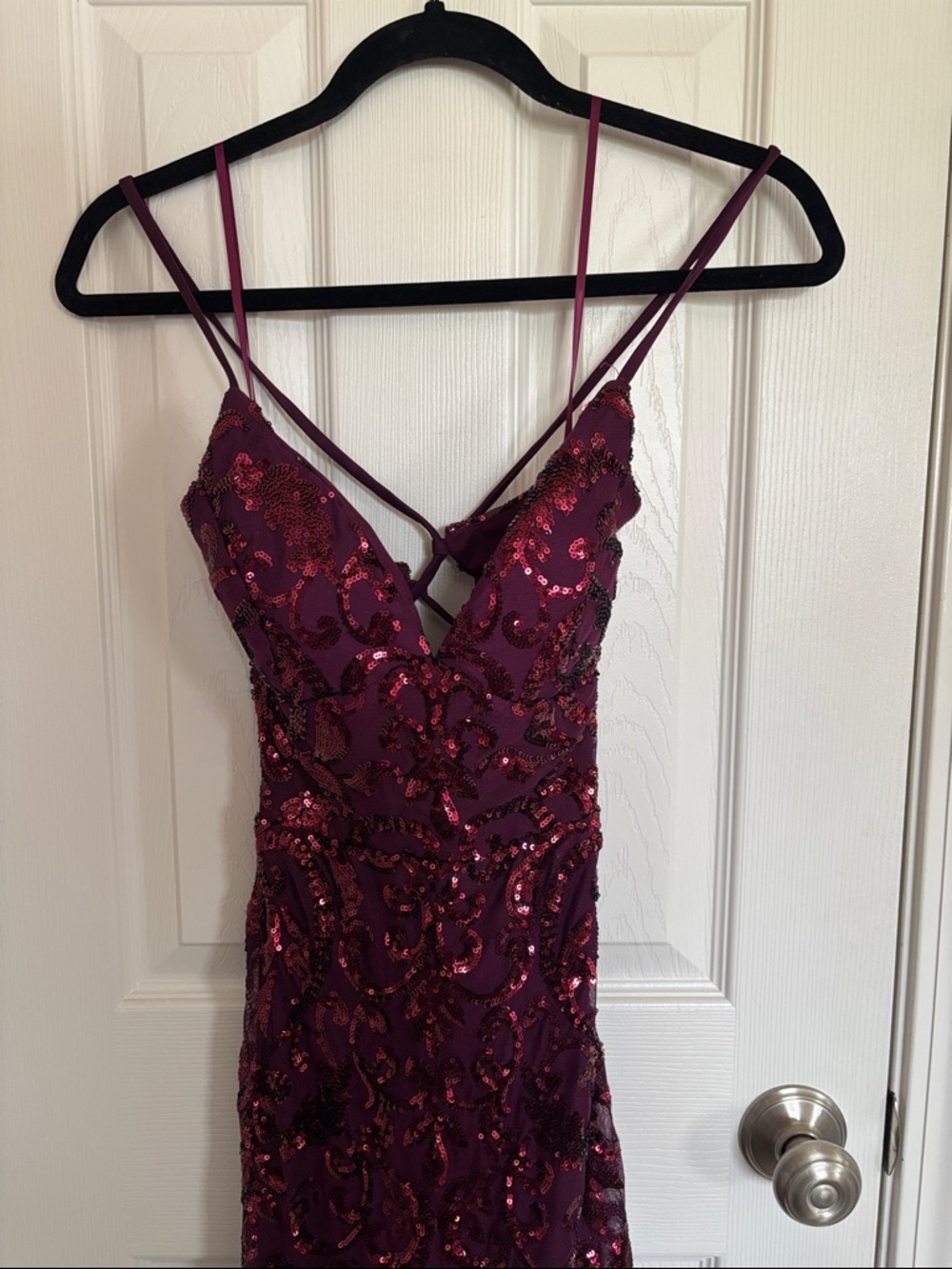 Windsor Mermaid-style Dress with Adjustable Lace-up Back - Picture 2 of 5